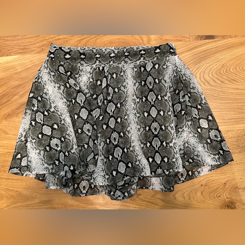 🖤 Show Me Your MuMu Snakeskin Shorts 🖤